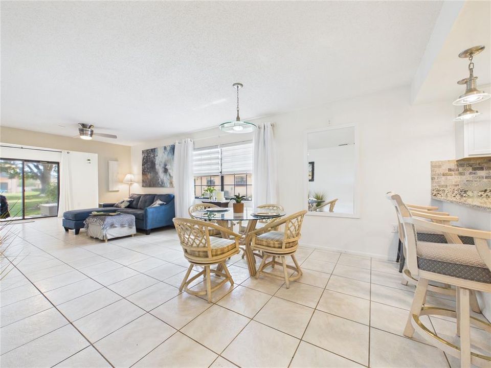 For Rent: $2,090 (2 beds, 2 baths, 1110 Square Feet)