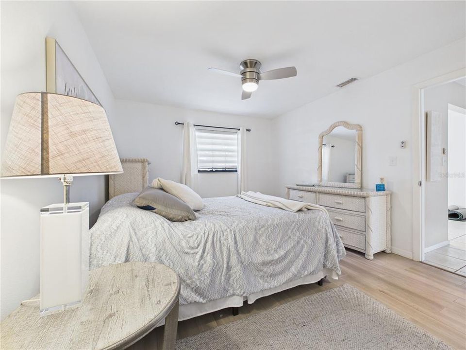 For Rent: $2,090 (2 beds, 2 baths, 1110 Square Feet)