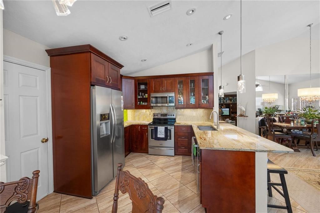 For Sale: $442,000 (2 beds, 2 baths, 1454 Square Feet)