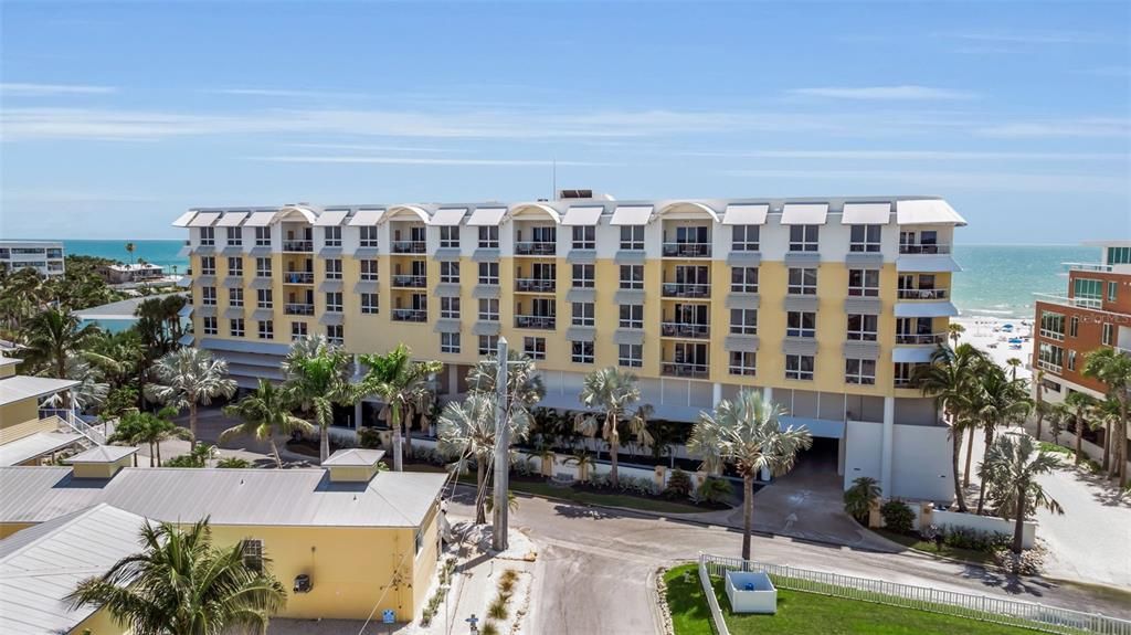 For Sale: $2,950,000 (4 beds, 4 baths, 2625 Square Feet)