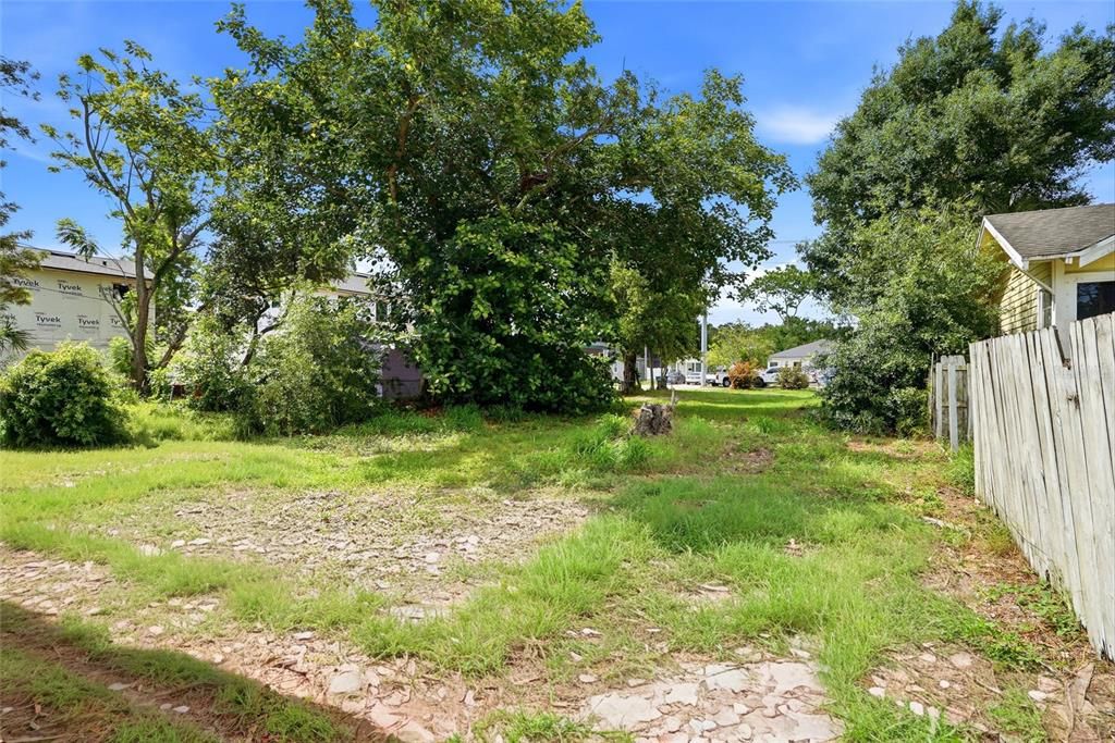 На продажу: $150,000 (0.13 acres)