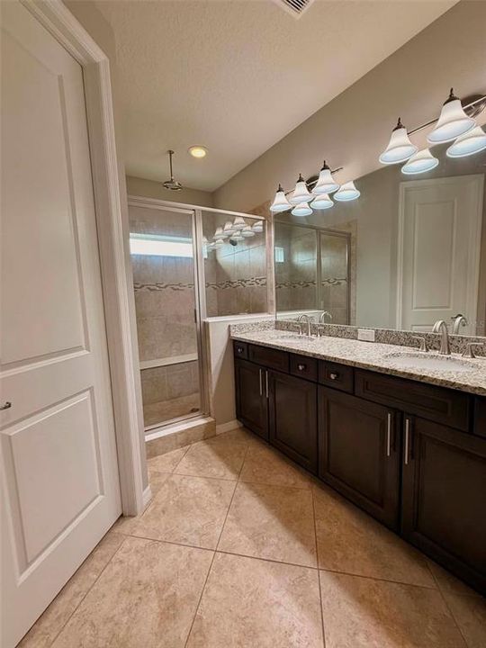 For Sale: $499,900 (4 beds, 2 baths, 2148 Square Feet)