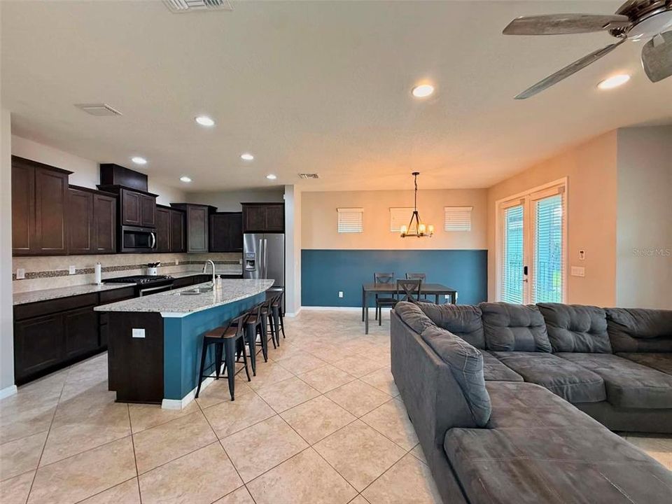 For Sale: $499,900 (4 beds, 2 baths, 2148 Square Feet)