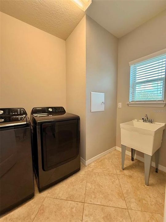 For Sale: $499,900 (4 beds, 2 baths, 2148 Square Feet)