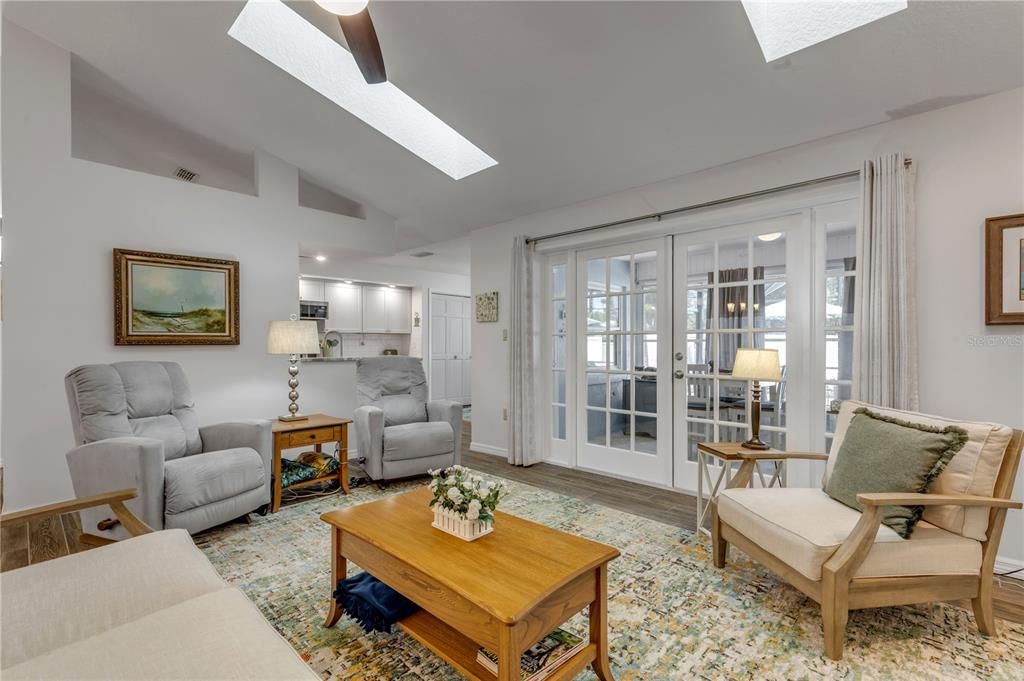 На продажу: $459,900 (3 спален, 2 ванн, 1712 Квадратных фут)
