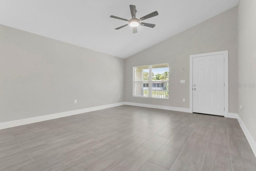 For Rent: $2,350 (3 beds, 2 baths, 1307 Square Feet)