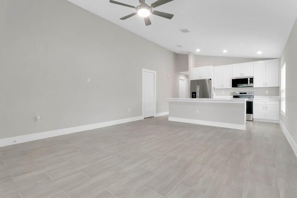 For Rent: $2,350 (3 beds, 2 baths, 1307 Square Feet)