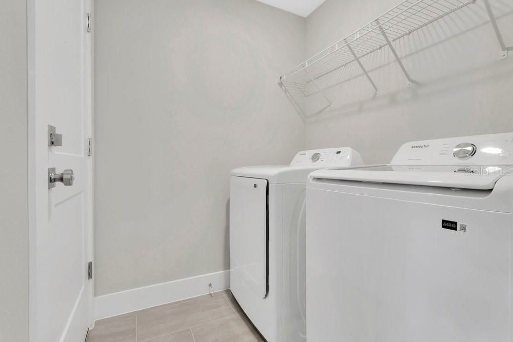For Rent: $2,350 (3 beds, 2 baths, 1307 Square Feet)