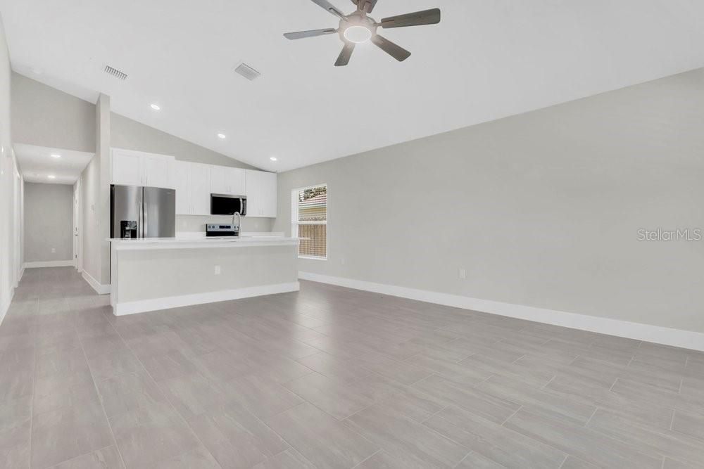 For Rent: $2,350 (3 beds, 2 baths, 1307 Square Feet)