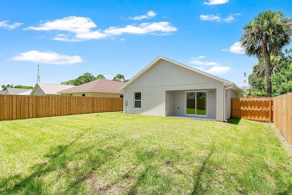 For Rent: $2,350 (3 beds, 2 baths, 1307 Square Feet)