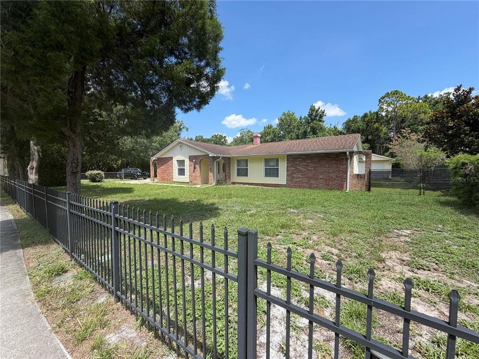 For Sale: $419,900 (3 beds, 2 baths, 1608 Square Feet)