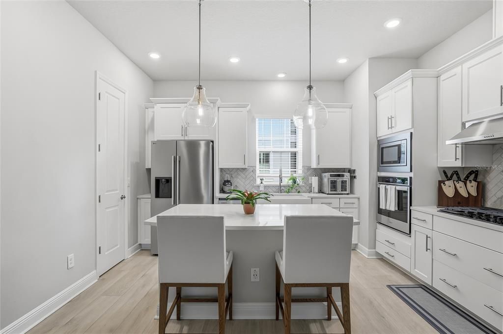 For Rent: $5,200 (3 beds, 3 baths, 1936 Square Feet)