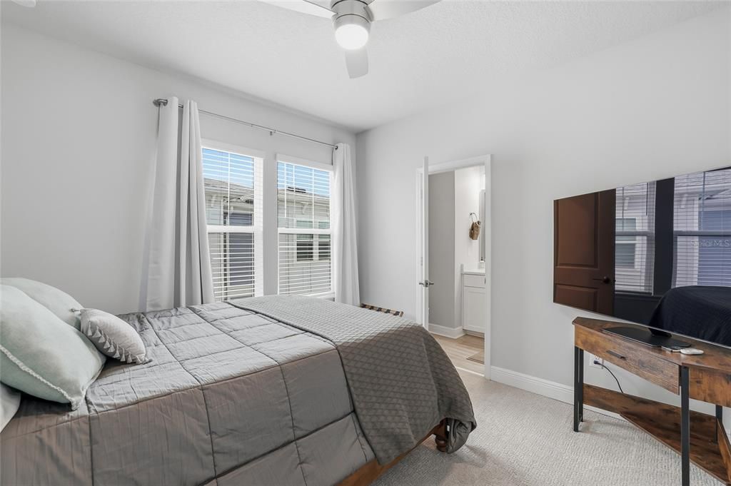 For Rent: $5,200 (3 beds, 3 baths, 1936 Square Feet)