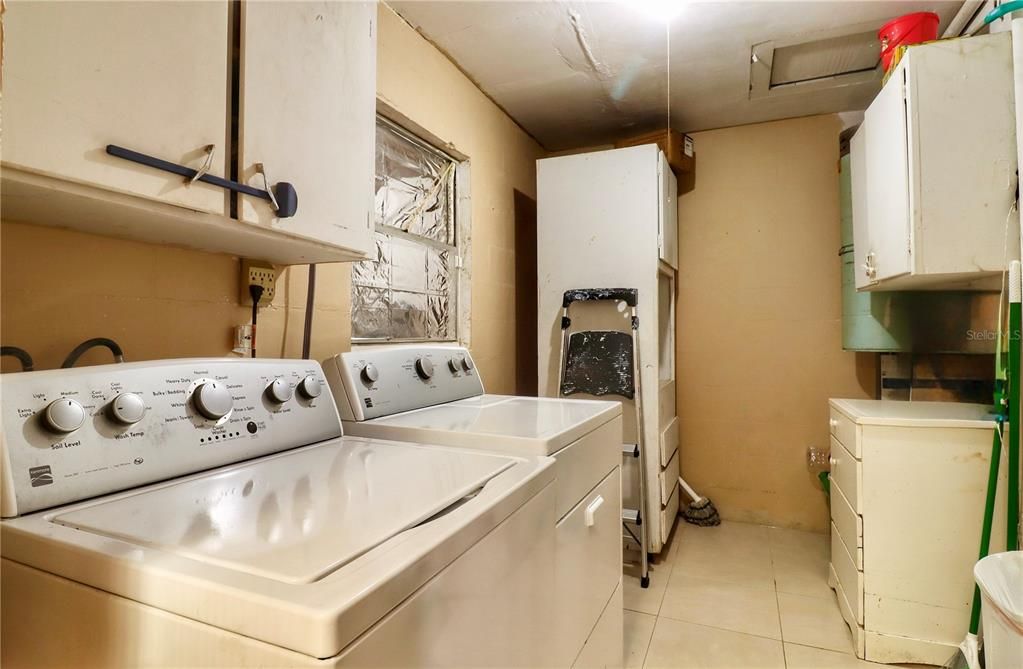For Sale: $200,000 (3 beds, 1 baths, 1248 Square Feet)