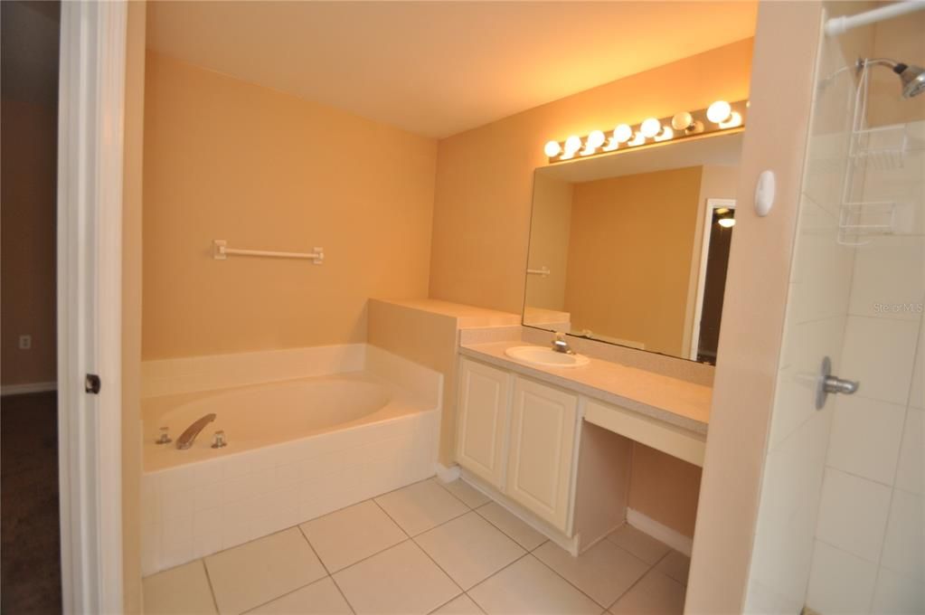 For Rent: $2,000 (3 beds, 2 baths, 2020 Square Feet)