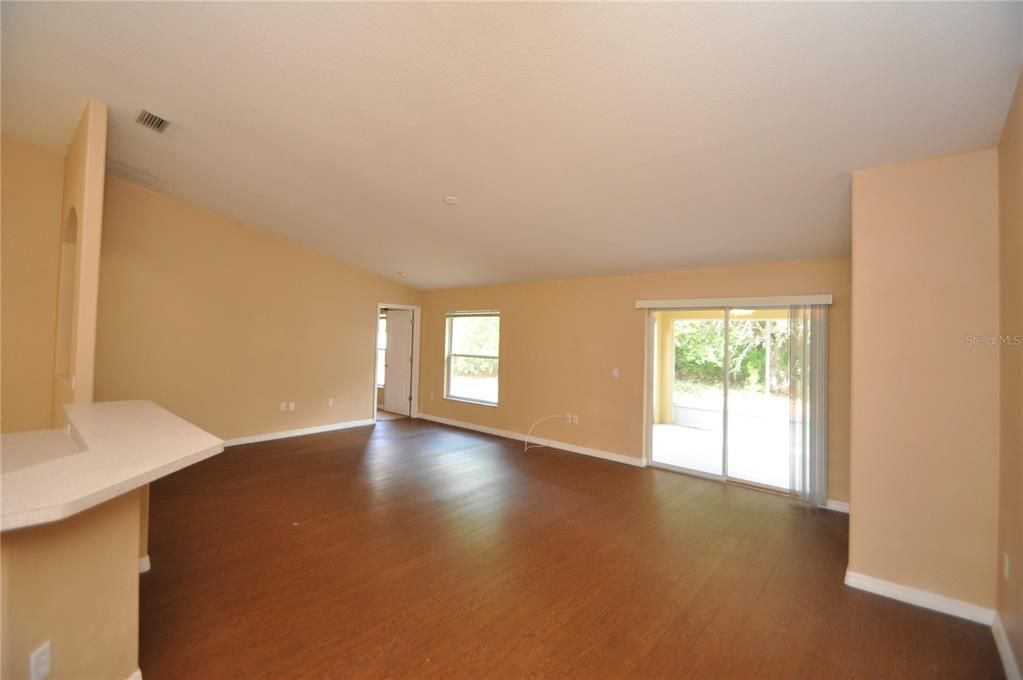 For Rent: $2,000 (3 beds, 2 baths, 2020 Square Feet)