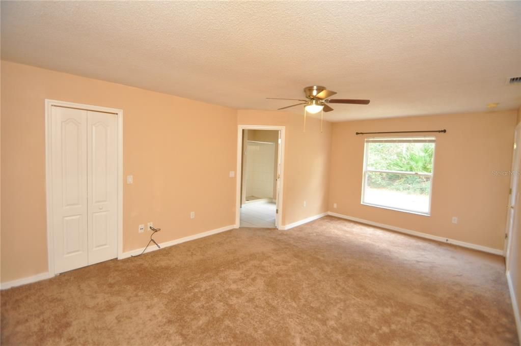 For Rent: $2,000 (3 beds, 2 baths, 2020 Square Feet)
