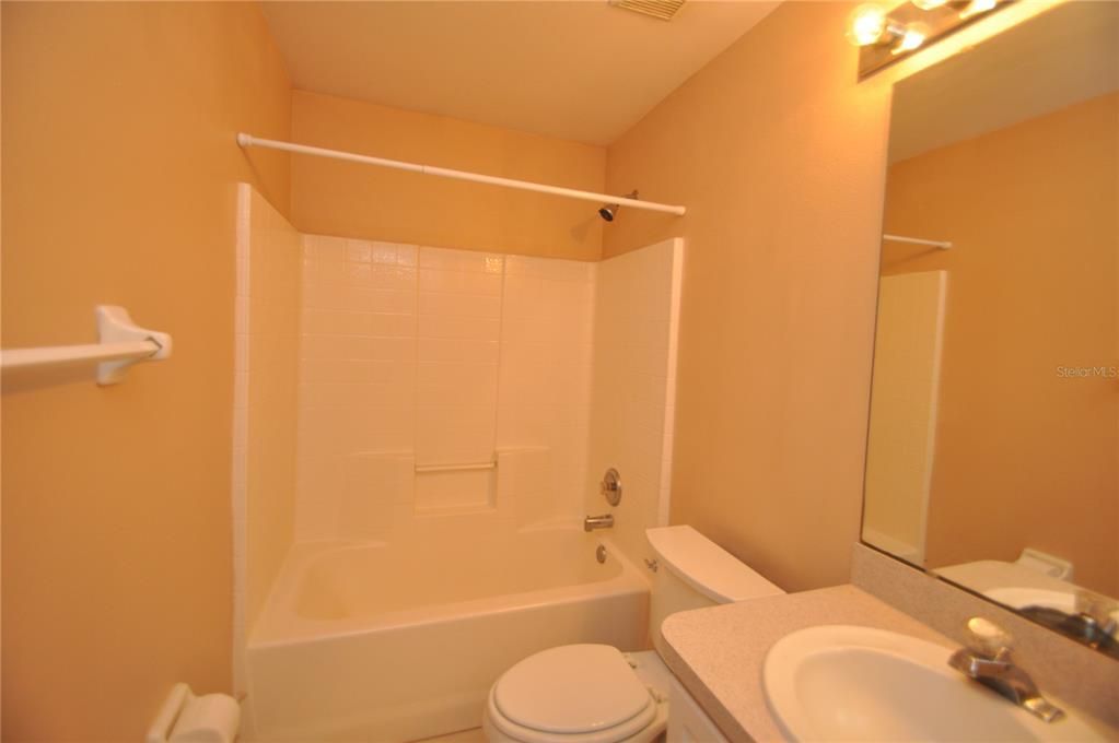 For Rent: $2,000 (3 beds, 2 baths, 2020 Square Feet)