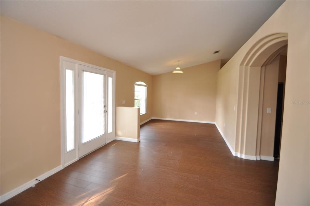 For Rent: $2,000 (3 beds, 2 baths, 2020 Square Feet)