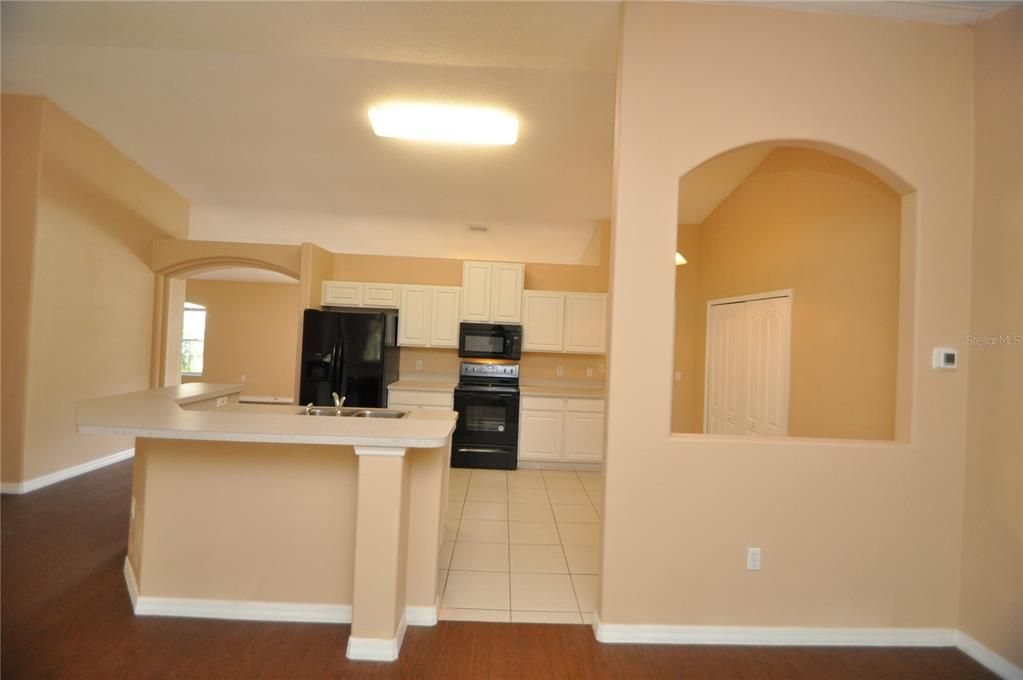 For Rent: $2,000 (3 beds, 2 baths, 2020 Square Feet)