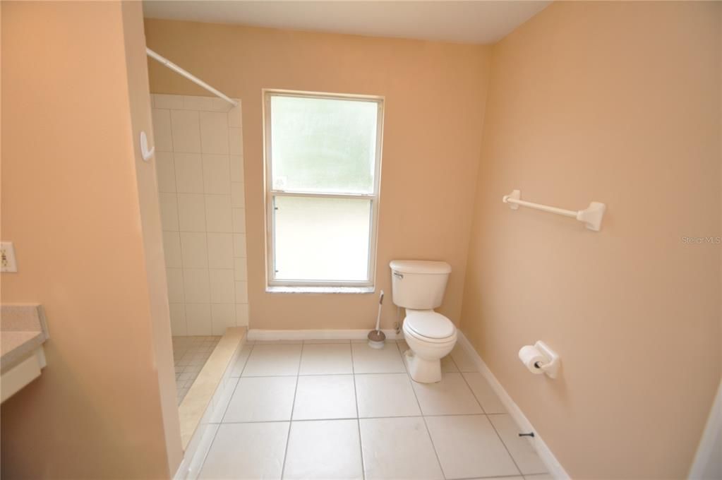For Rent: $2,000 (3 beds, 2 baths, 2020 Square Feet)