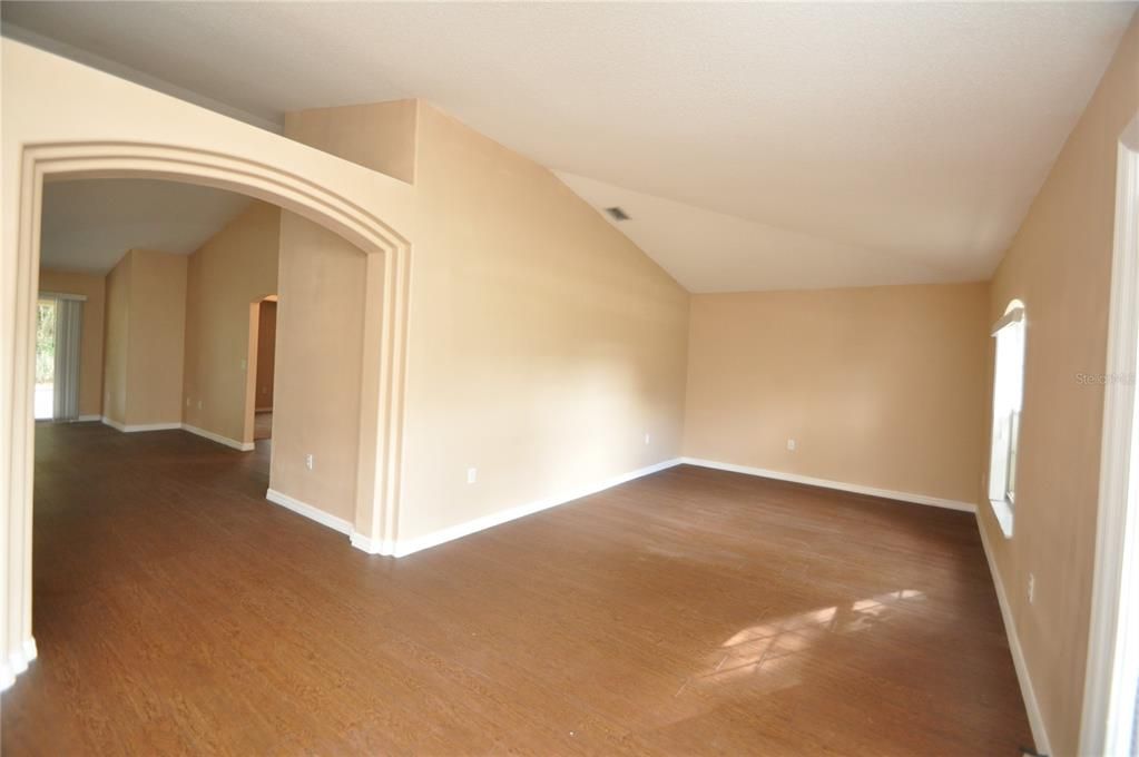 For Rent: $2,000 (3 beds, 2 baths, 2020 Square Feet)