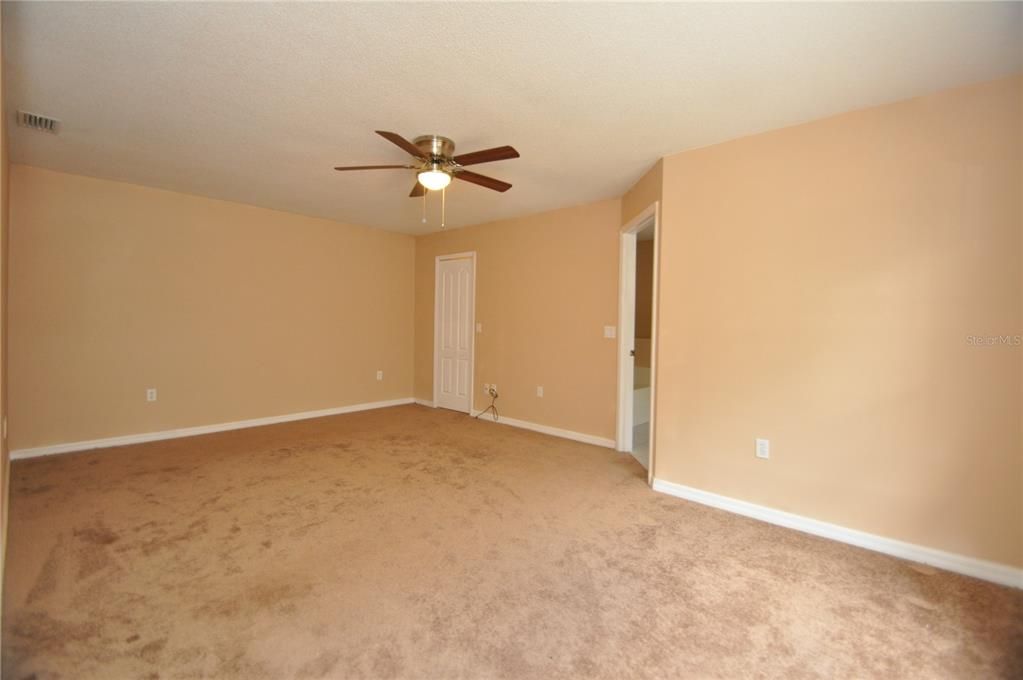 For Rent: $2,000 (3 beds, 2 baths, 2020 Square Feet)