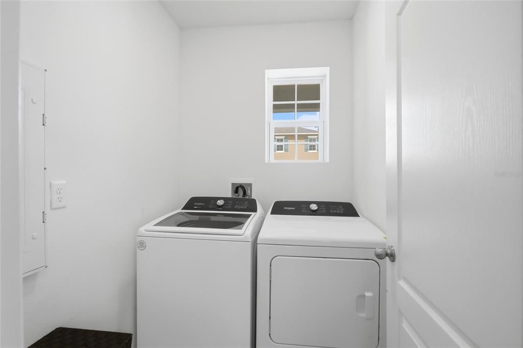 For Sale: $319,000 (3 beds, 2 baths, 1625 Square Feet)