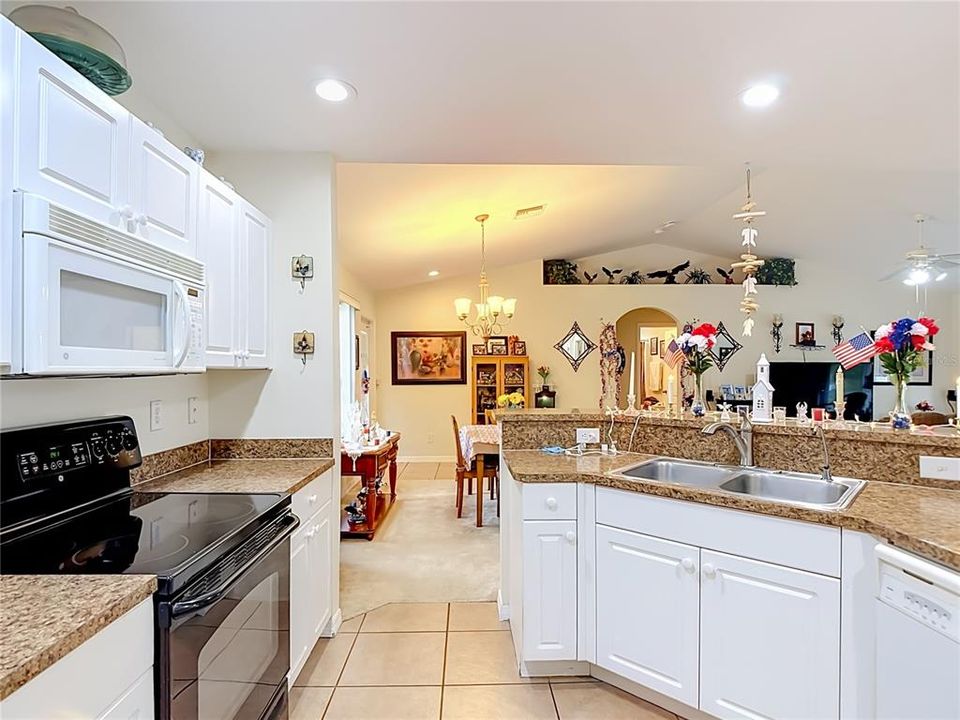 For Sale: $280,000 (3 beds, 2 baths, 1408 Square Feet)
