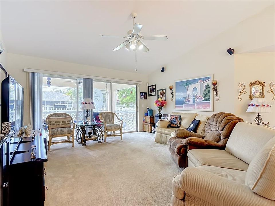 For Sale: $280,000 (3 beds, 2 baths, 1408 Square Feet)
