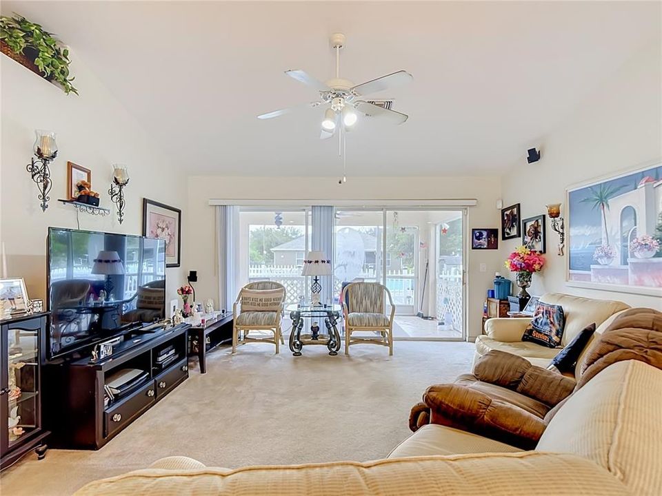 For Sale: $280,000 (3 beds, 2 baths, 1408 Square Feet)