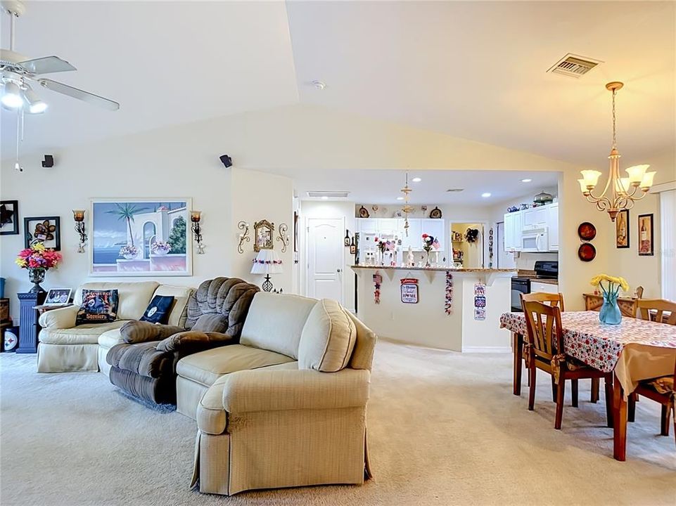 For Sale: $280,000 (3 beds, 2 baths, 1408 Square Feet)