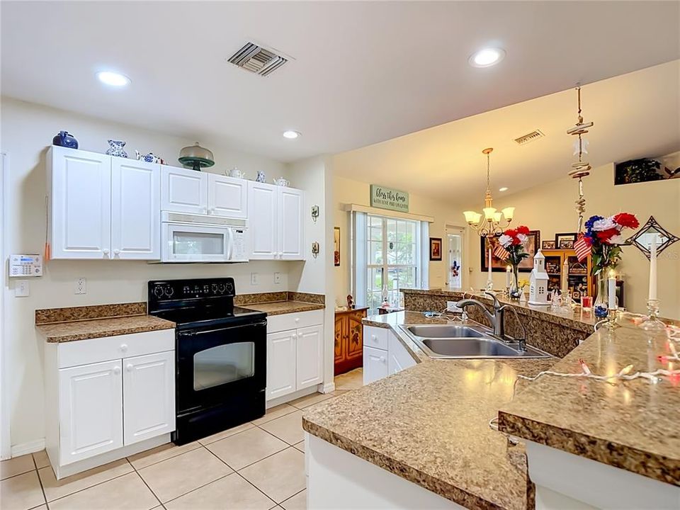For Sale: $280,000 (3 beds, 2 baths, 1408 Square Feet)