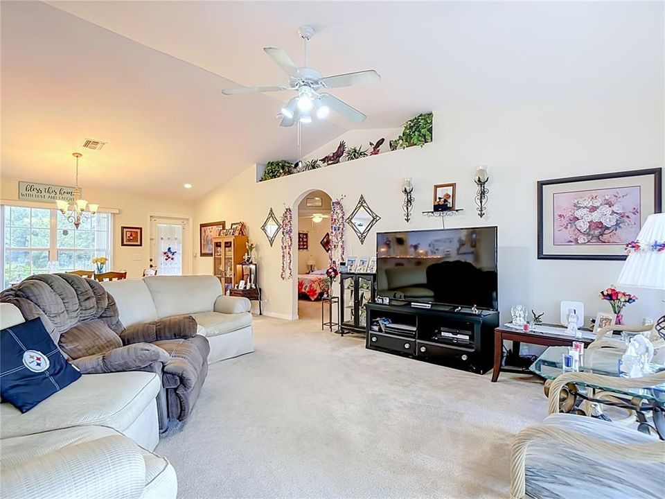 For Sale: $280,000 (3 beds, 2 baths, 1408 Square Feet)