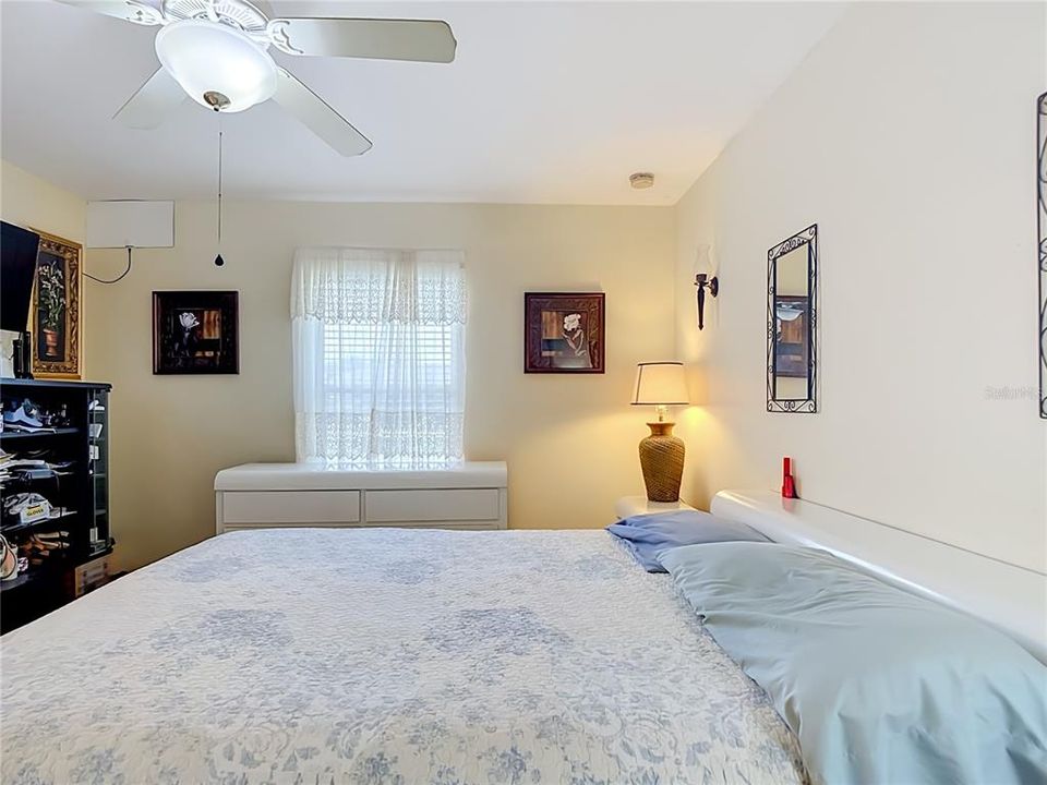For Sale: $280,000 (3 beds, 2 baths, 1408 Square Feet)