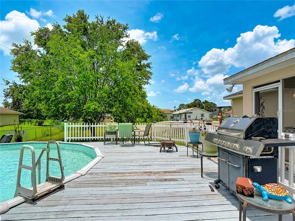 For Sale: $280,000 (3 beds, 2 baths, 1408 Square Feet)