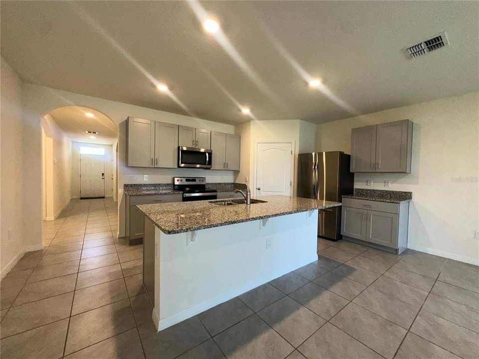 For Rent: $2,450 (4 beds, 2 baths, 1846 Square Feet)