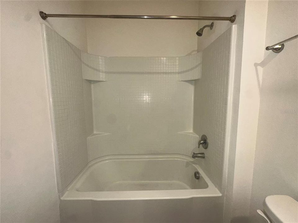 For Rent: $2,450 (4 beds, 2 baths, 1846 Square Feet)