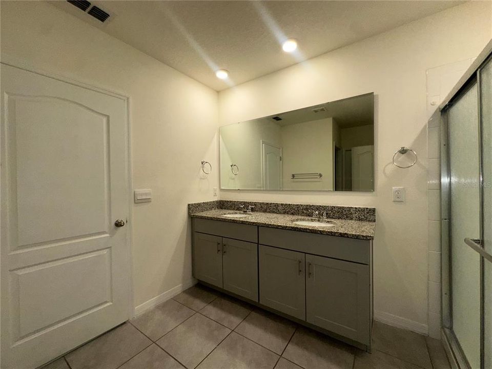 For Rent: $2,450 (4 beds, 2 baths, 1846 Square Feet)