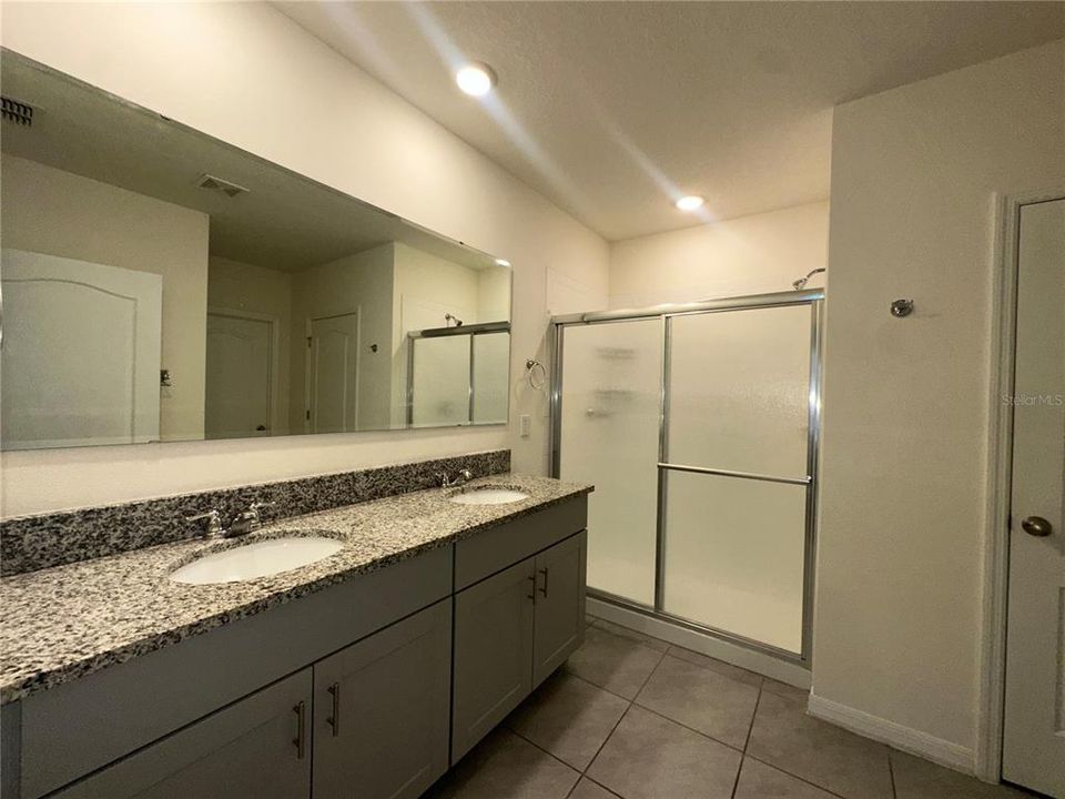 For Rent: $2,450 (4 beds, 2 baths, 1846 Square Feet)