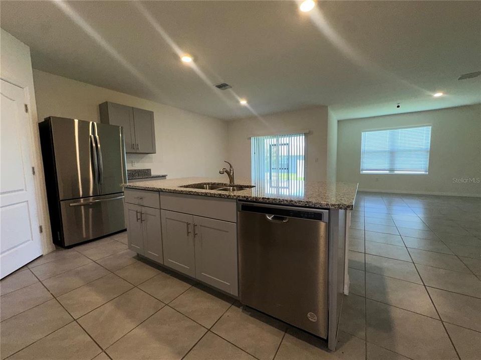For Rent: $2,450 (4 beds, 2 baths, 1846 Square Feet)