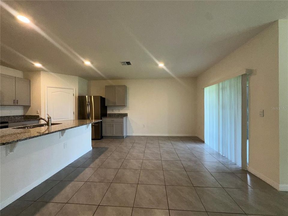 For Rent: $2,450 (4 beds, 2 baths, 1846 Square Feet)
