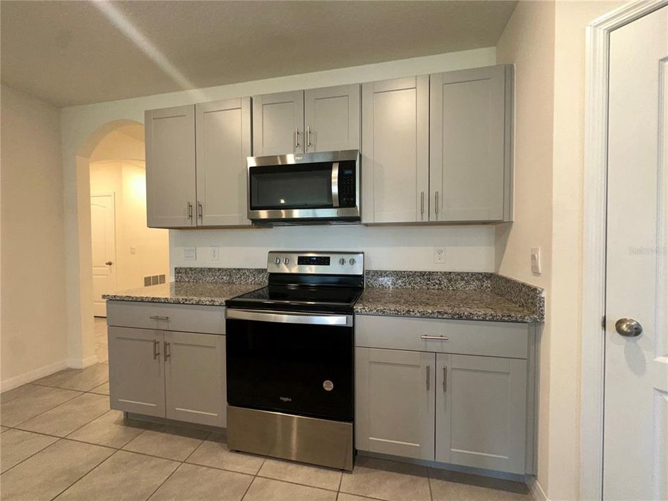 For Rent: $2,450 (4 beds, 2 baths, 1846 Square Feet)