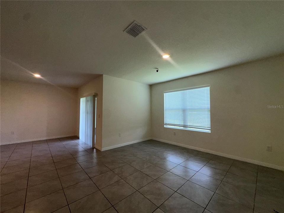 For Rent: $2,450 (4 beds, 2 baths, 1846 Square Feet)