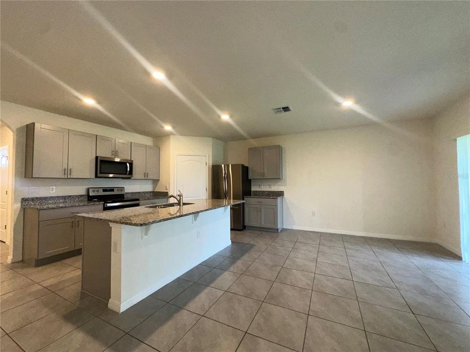 For Rent: $2,450 (4 beds, 2 baths, 1846 Square Feet)