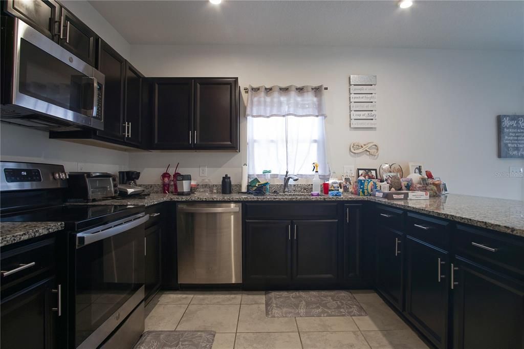 For Rent: $2,100 (4 beds, 2 baths, 2232 Square Feet)