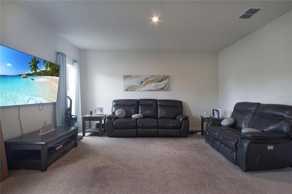 For Rent: $2,100 (4 beds, 2 baths, 2232 Square Feet)