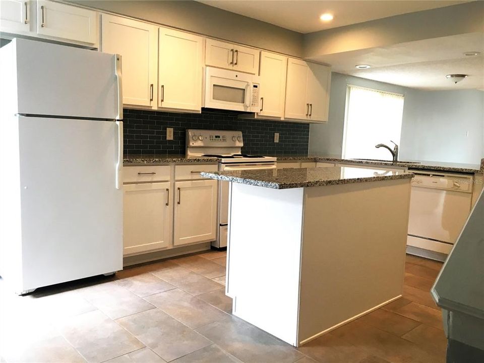 В аренду: $2,495 (2 спален, 2 ванн, 1376 Квадратных фут)