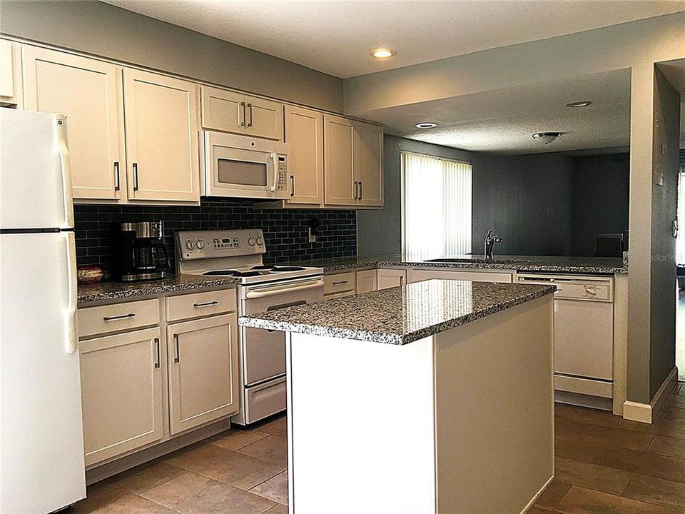 В аренду: $2,495 (2 спален, 2 ванн, 1376 Квадратных фут)