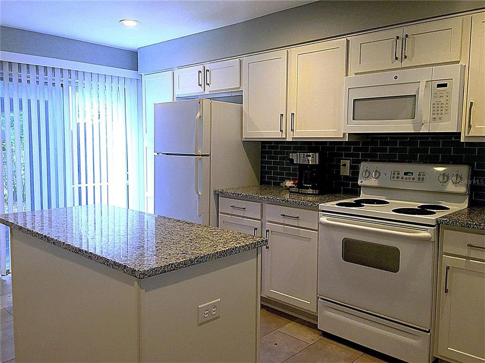 В аренду: $2,495 (2 спален, 2 ванн, 1376 Квадратных фут)